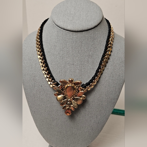 [GUESS] Gold Tone Multi-Color Stones Collar Statement Necklace - Picture 10 of 16